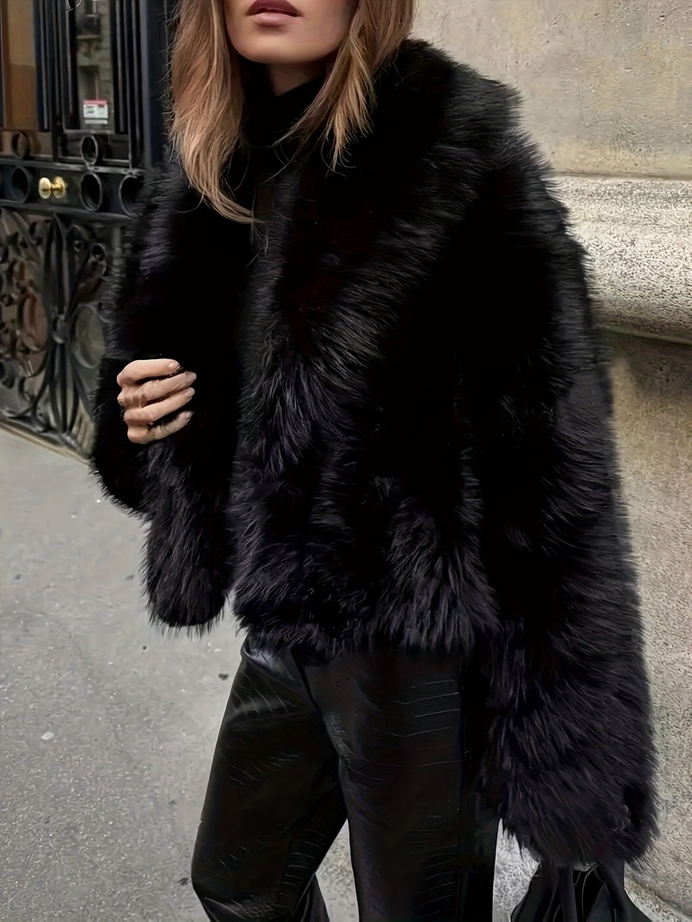 Chamarra elegante de piel sintética