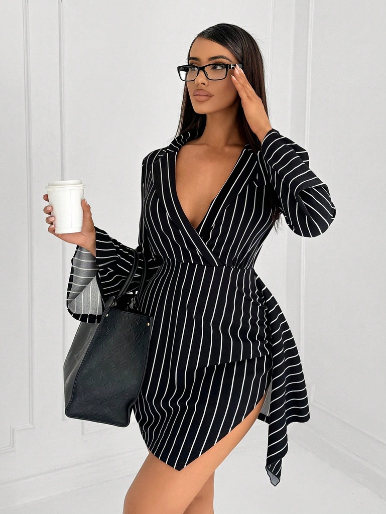 Vestido minimalista elegante de estilo retro con rayas para la oficina/viaje al trabajo