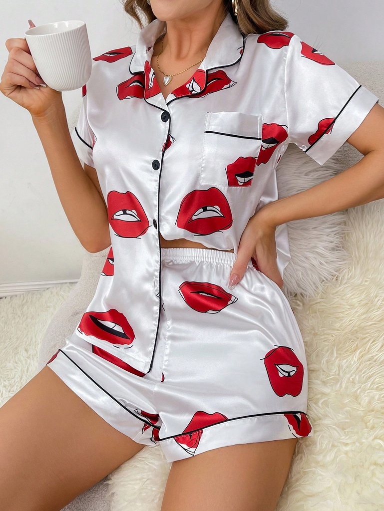 Conjunto de pijama con estampado de labio ribete en contraste de satén