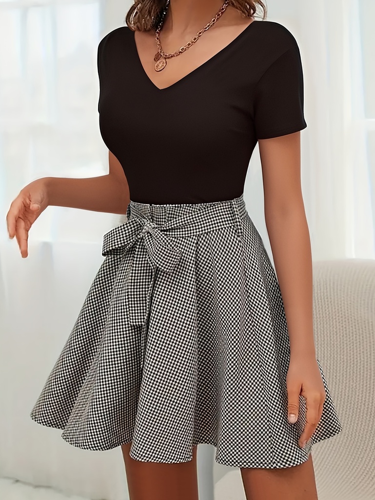 Vestido elegante de línea A con cuello en V y falda a cuadros - Moda primavera/verano para mujer, top corto negro de manga corta, detalle de cinturón de talle alto, falda acampanada, atuendo casual | Vestido de cuello en V | Tela de poliéster