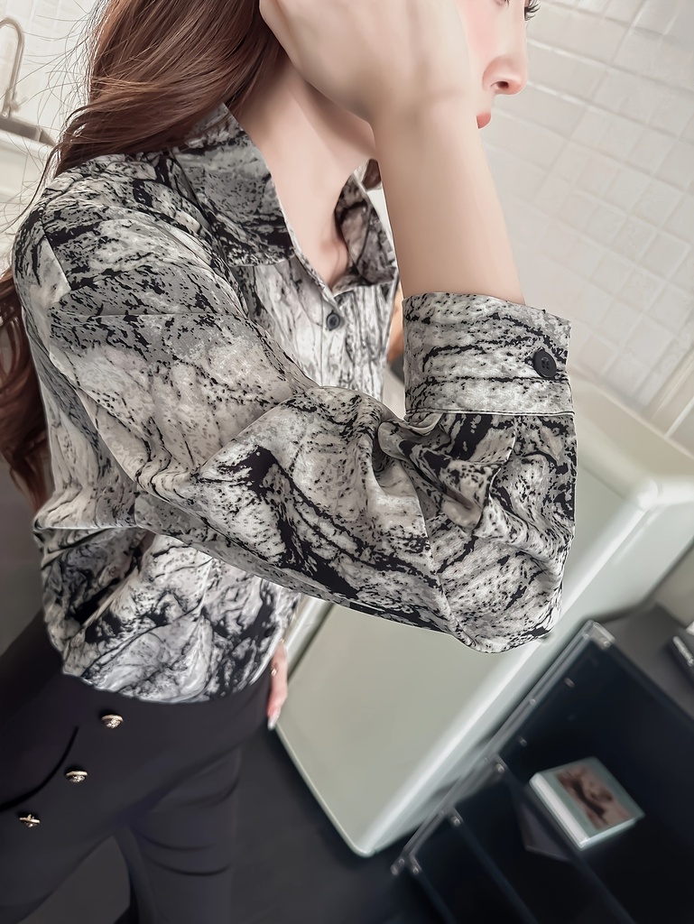 Camiseta de Hombros Descubiertos con Estampado Mármol