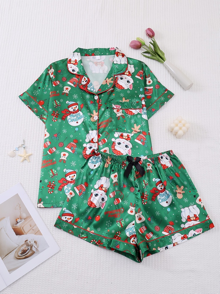Conjunto de Pijama Navideño para Mujer con Estampado Verde y Nieve, Ajuste Casual Regular en Camiseta Corta e Shorts, Cintura Elástica, Detalle de Botones 4 Temporadas