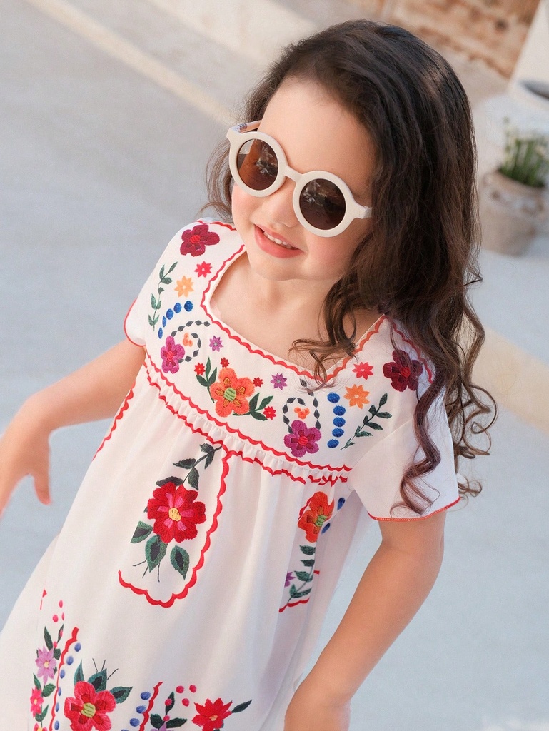 SHEIN Vestido de estilo bohemio para niña joven con bordado floral colorido y dobladillo de borlas para las vacaciones de verano