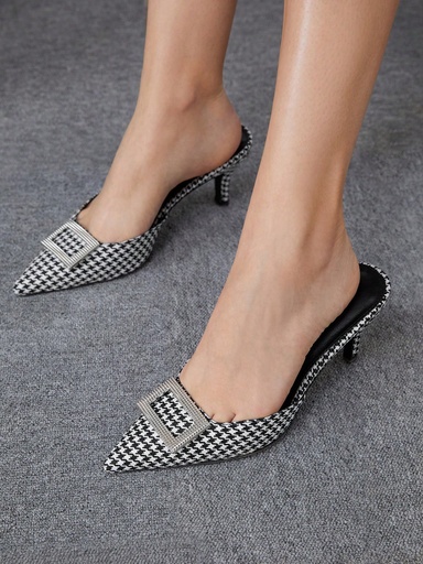 [sx2310162125148247] SHEIN BIZwear Zapatos De Tacón Bajo Sin Espalda Con Patrón De Espiga Y Decoración De Metal