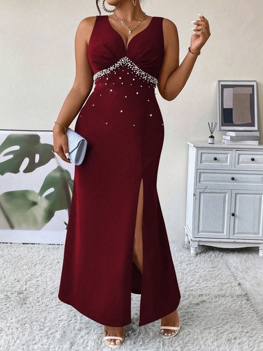 [sz2307212082023363] SHEIN Belle Vestido largo con abertura lateral y escote en tirantes, decorado con perlas burdeos, conjunto de mujer de talla grande